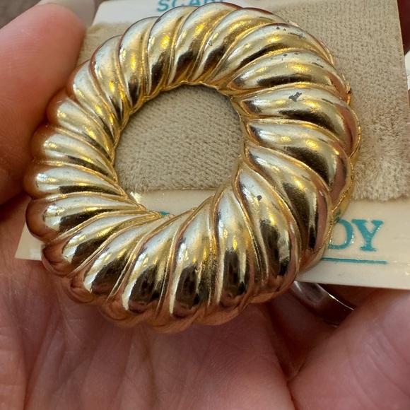 2 FOR $20 Vintage Accessory Lady Gold Round Scarf Clip NEW - Picture 4 of 4
